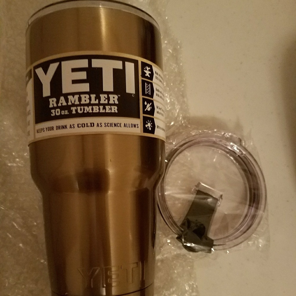 30oz. Gold tumbler w/ extra lid